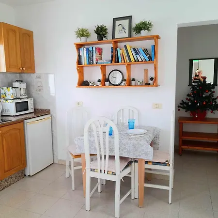 Apartamento Vincent, Cozy And Sunny Over The Rooftops Puerto del Carmen (Lanzarote)