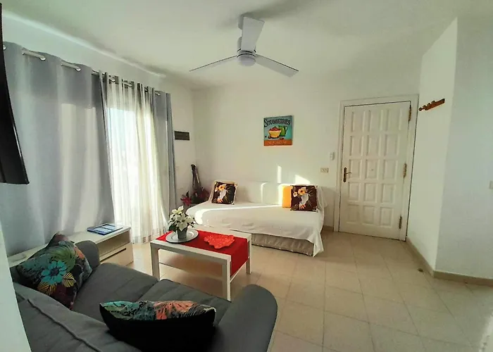 Vincent, Cozy And Sunny Over The Rooftops Апартаменты