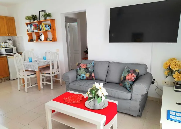 Vincent, Cozy And Sunny Over The Rooftops Пуэрто дель Кармен