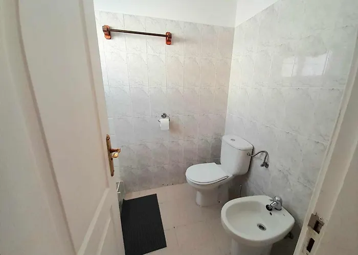 Апартаменты Vincent, Cozy And Sunny Over The Rooftops