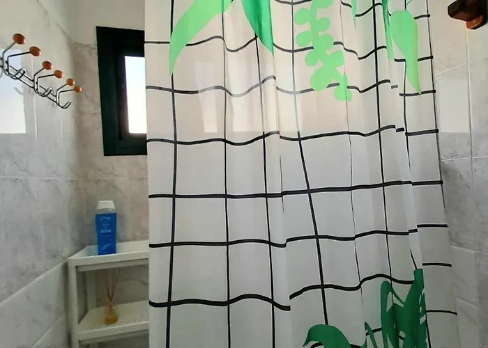 Vincent, Cozy And Sunny Over The Rooftops Апартаменты